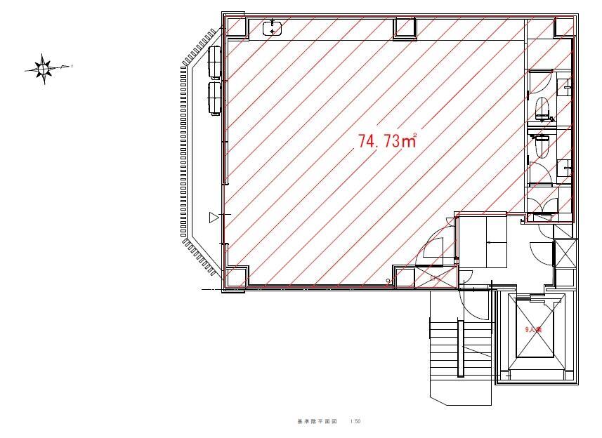 UD内神田三丁目ビルの基準階平面図で、面積は74.73m²と記載されている。図面下部には「基準階平面図」と縮尺「1:50」の記載があり、右側には昇降機、階段、トイレが配置されている。