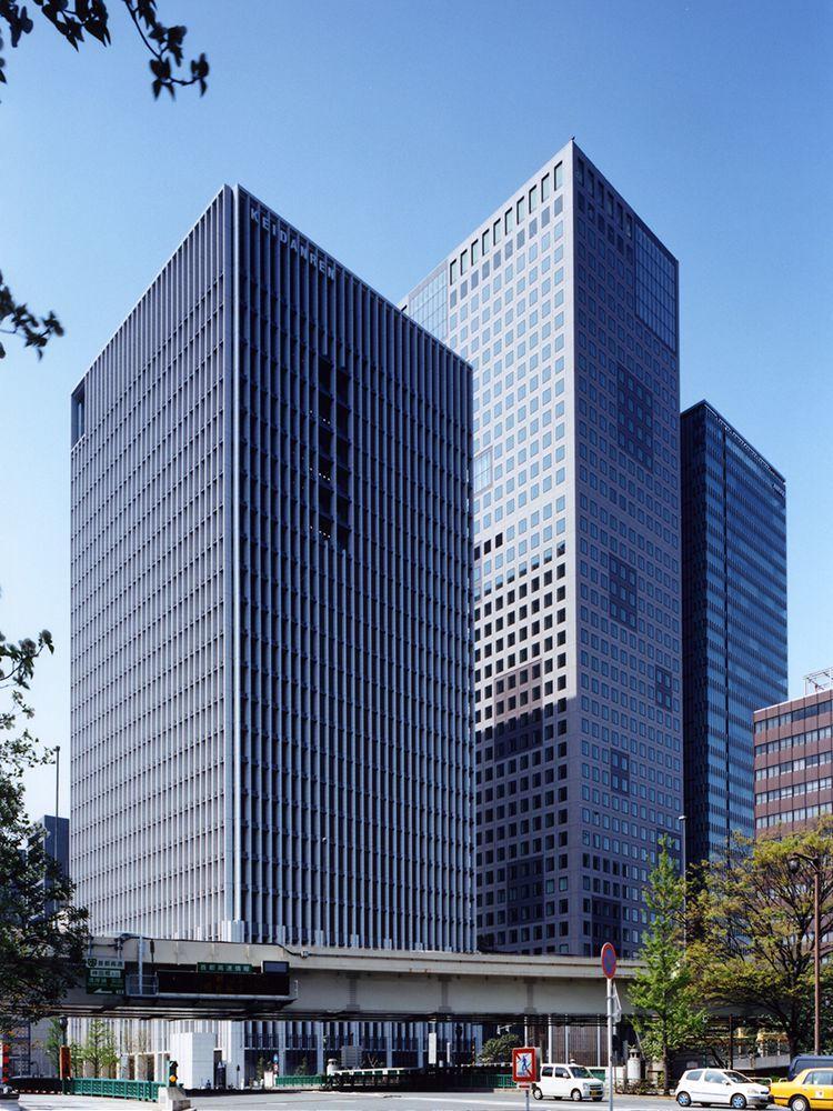経団連会館の外観を写した画像