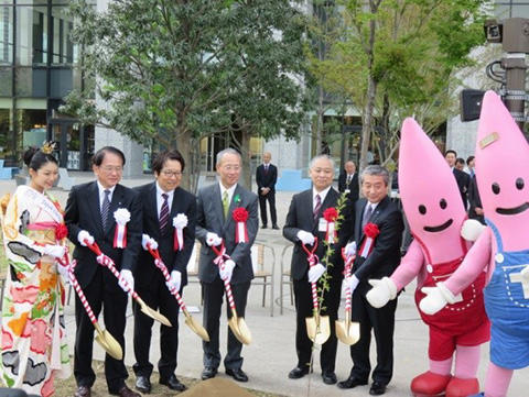 品川シーズンテラスでの桜の植樹式の写真