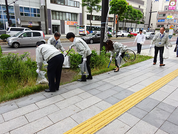 北海道支店「北１条通オフィス町内会セーフティ＆クリーン大作戦」の写真